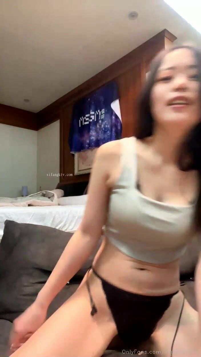 炮王信義趙又廷tungho7107疫情下約炮素人辣妹小雨 叫床嗲嗲的 無套直接內射